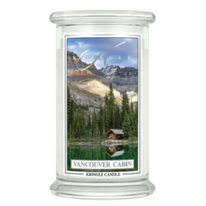 Kringle Candle – Vancouver Cabin Duftkerze kaufen ☆ Rauchig-holziger Herbstduft mit Zedernholz & Amber ☆ Wie ein Morgen in der Waldhütte ☆ Original aus den USA ☆ Jetzt entdecken!