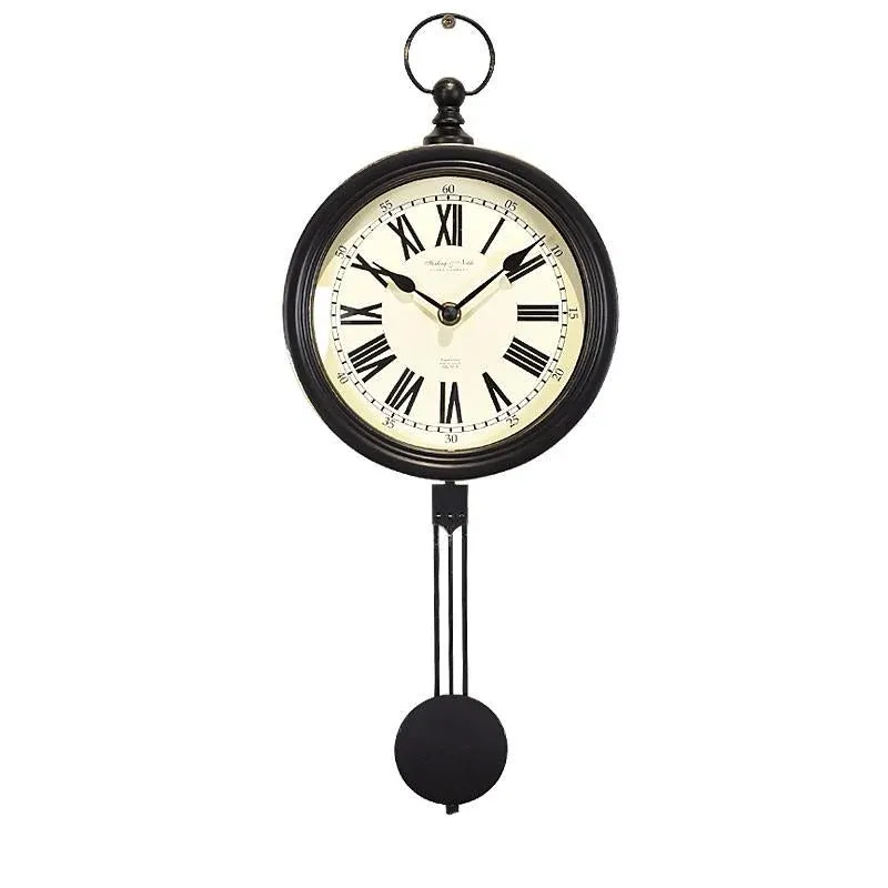 Antike Wanduhr mit Pendel Retro
