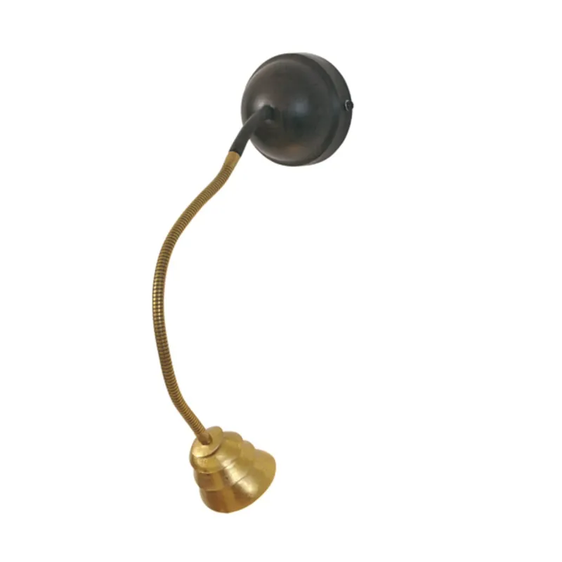 Wandleuchte Snail Two mit flexiblem Arm, runder schwarzer Schirm Ø 10cm, Messingfuß, Frontansicht