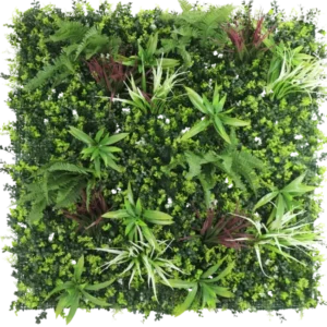 Die künstliche Hecke Rona 100 x 100 cm UV ist eine quadratische Platte mit einer üppigen Mischung aus grünem Blattwerk, Farnen und kleinen Blattpflanzen mit weißen und burgunderroten Akzenten, alles vor einem frischen weißen Hintergrund.