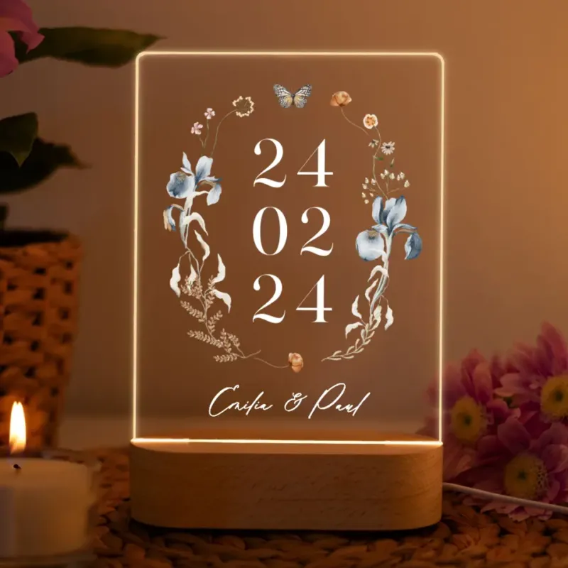 Florale LED Acryl Lampe mit Schmetterling – Romantisches Geschenk für Hochzeit oder Jahrestag