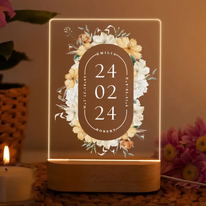 Romantische Acryl Leuchte mit floralem Rahmen und Wunschdatum – Stilvolle Deko für Paare