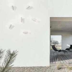 Arabella LED Außenwandleuchte 3000K Weiß IP54 an moderner Außenwand mit stilvoller Akzentbeleuchtung