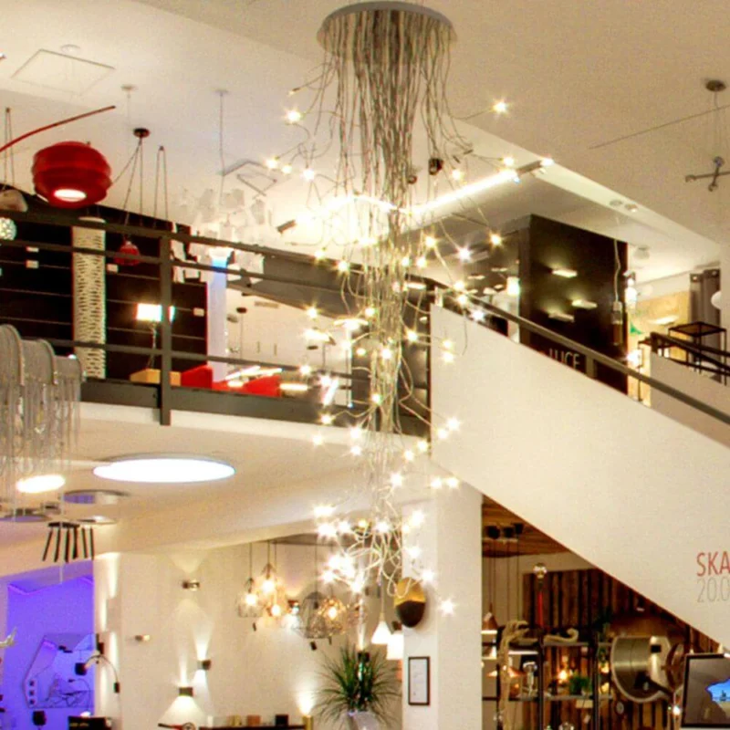 Catellani & Smith Turciù 36 LED Hängeleuchte 160cm Flex in modernem Innenraum mit funkelnden Lichtern.