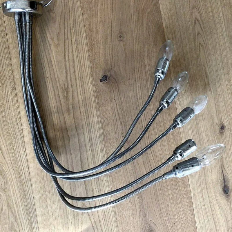 Catellani & Smith Turciù 5 LED Wandleuchte Flexschlauch mit flexiblen Armen und Glühbirnen.
