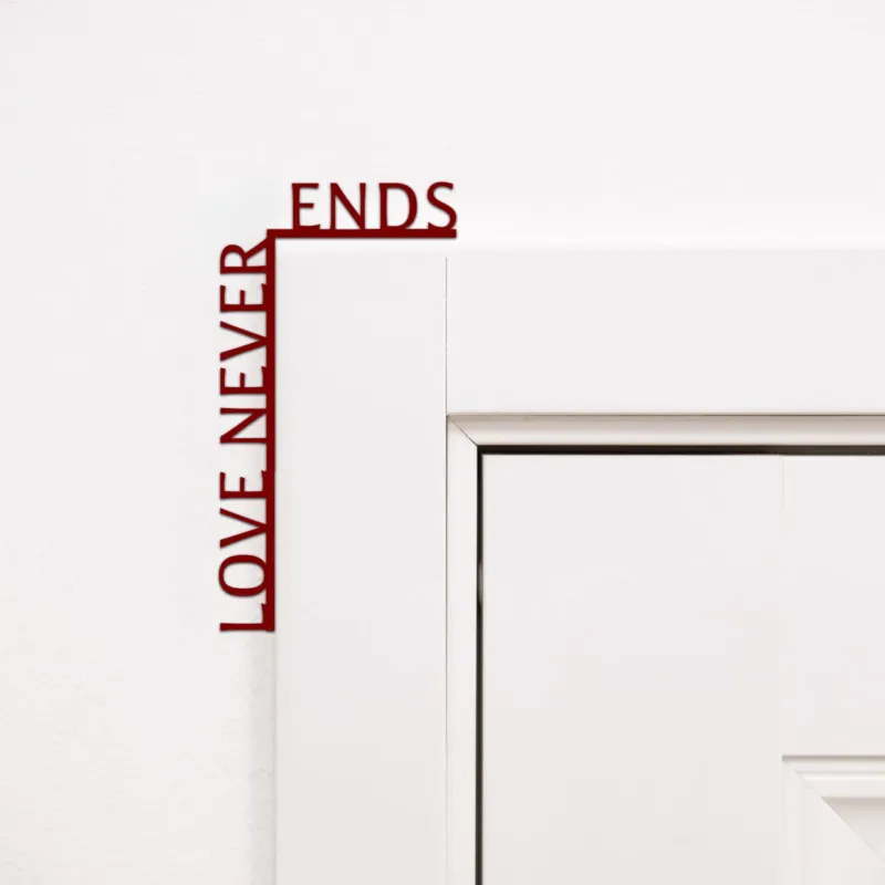 Wooden Corner Quote – Love Never Ends by Enjoy The Wood
