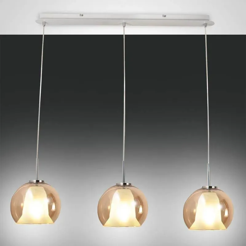 Pendelleuchte Bretagna 3-flammig mit drei eleganten Glaskugeln und modernem Design.
