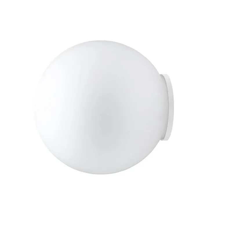 Fabbian Lumi Wandlampe Sfera Mini, runde wandmontierte Lampe mit sanftem, warmem Licht für vielseitige Nutzung.