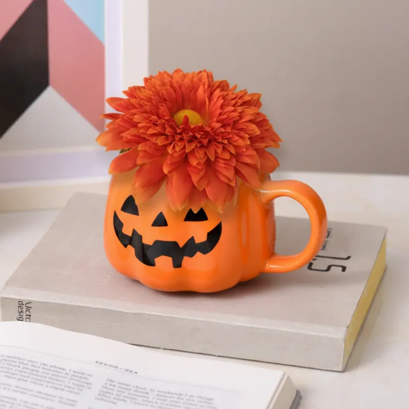 13 cm Künstliche Chrysanthemen in keramischer Kürbisvase Halloween Blumenarrangement