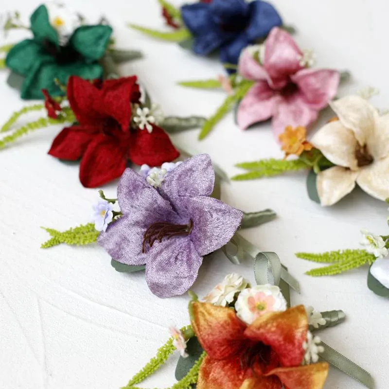Künstliche Lilien-Wrist-Corsage- und Boutonniere-Set aus retro-Velours für Hochzeitsfeiern
