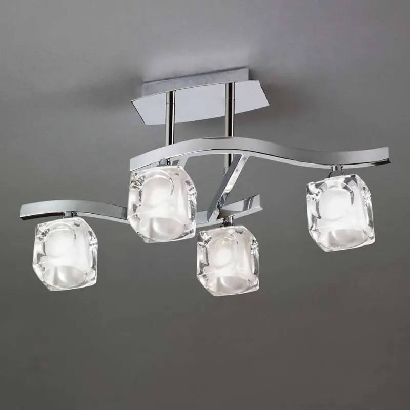 Cuadrax Cristal 4-flammige Deckenleuchte mit geschwungener, eckiger Form und Glaszieren.