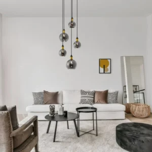 Mirro Pendelleuchte 5-flammig Ø 50cm Gold, Schwarz, Rauch über modernem Wohnzimmer