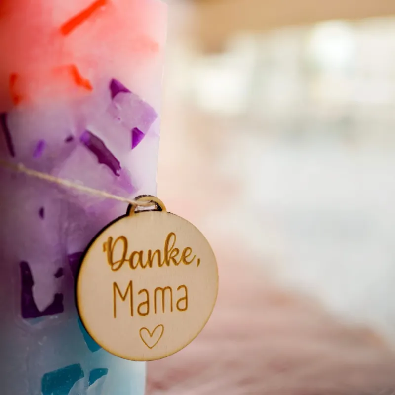 Herzkerze mit Farbverlauf | Geschenk für Mama | Handgemacht in Dresden | Muttertagsgeschenk | Bunte Kerze Pastell | inkl. Holzanhänger mit Gravur