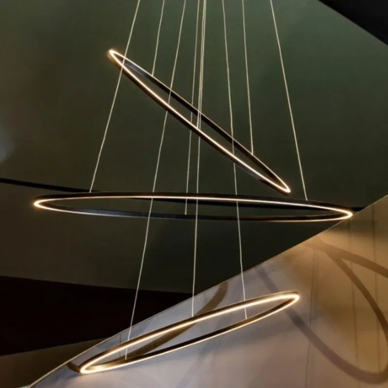 Nemo Ellisse Triple LED Hängelampe 3 Ringe - Ovale Pendelleuchte mit drei Ringen aus Aluminium.