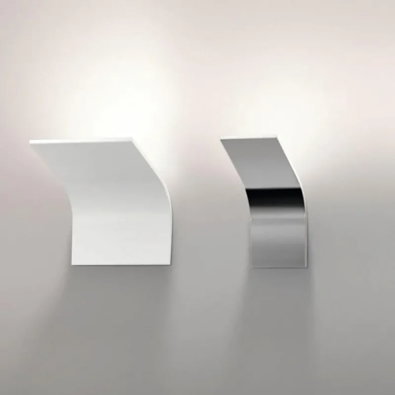Panzeri App LED-Wandlampe indirekt in Weiß und satiniertem Metall, moderne Wandleuchte mit indirekter Beleuchtung.