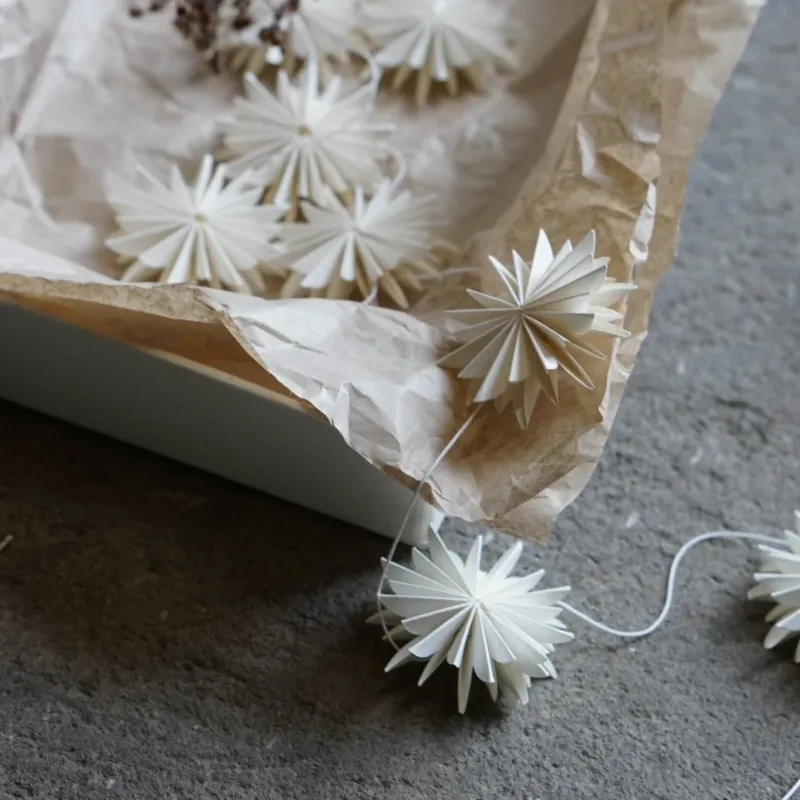 Papiergirlande Flake Schneeflocken - weiß