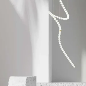 Perla LED Pendelleuchte 67-flammig Ø 79cm 3000K, luxuriöse Hängelampe aus weißem Metall und Opalglas