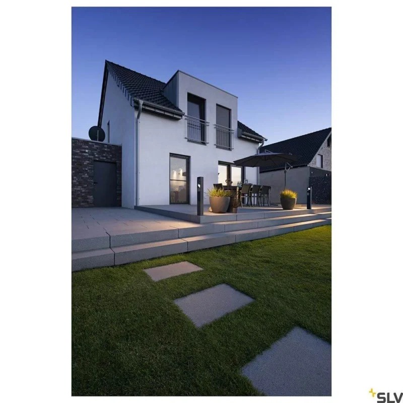 Eskina Double LED Pollerleuchte Frame IP65 für stilvolle Außenbeleuchtung am modernen Haus mit Terrasse