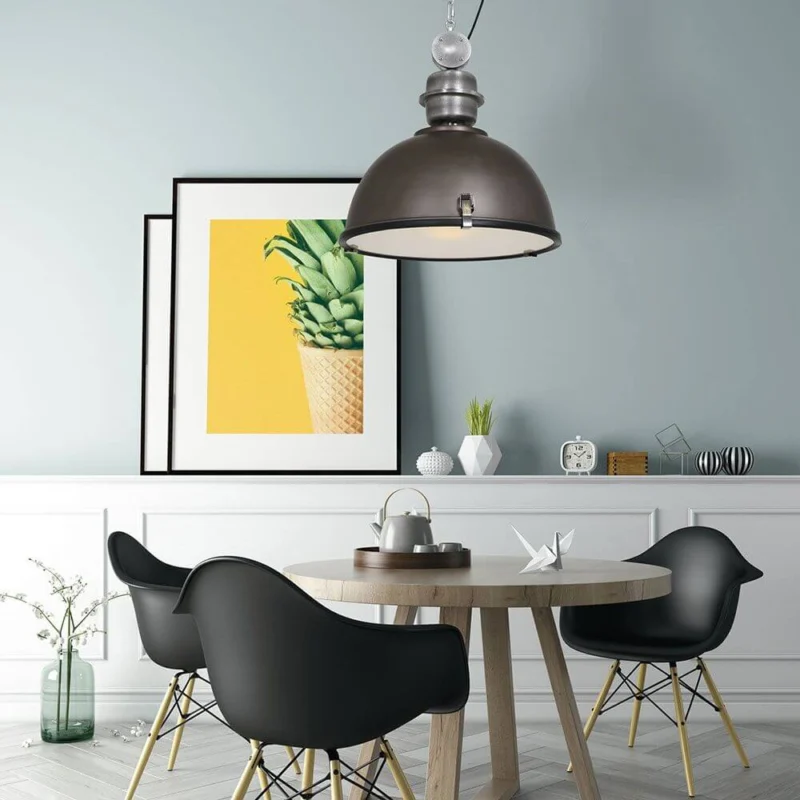 Industrie-Hängeleuchte Bikkel Ø42cm in stilvollem Esszimmer mit modernen Möbeln und abgestimmtem Dekor