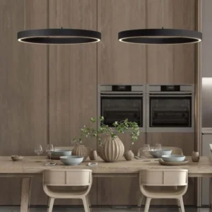 Sting LED Pendelleuchte Ø 80cm 3000K in Schwarz über modernem Esstisch mit warmem Licht