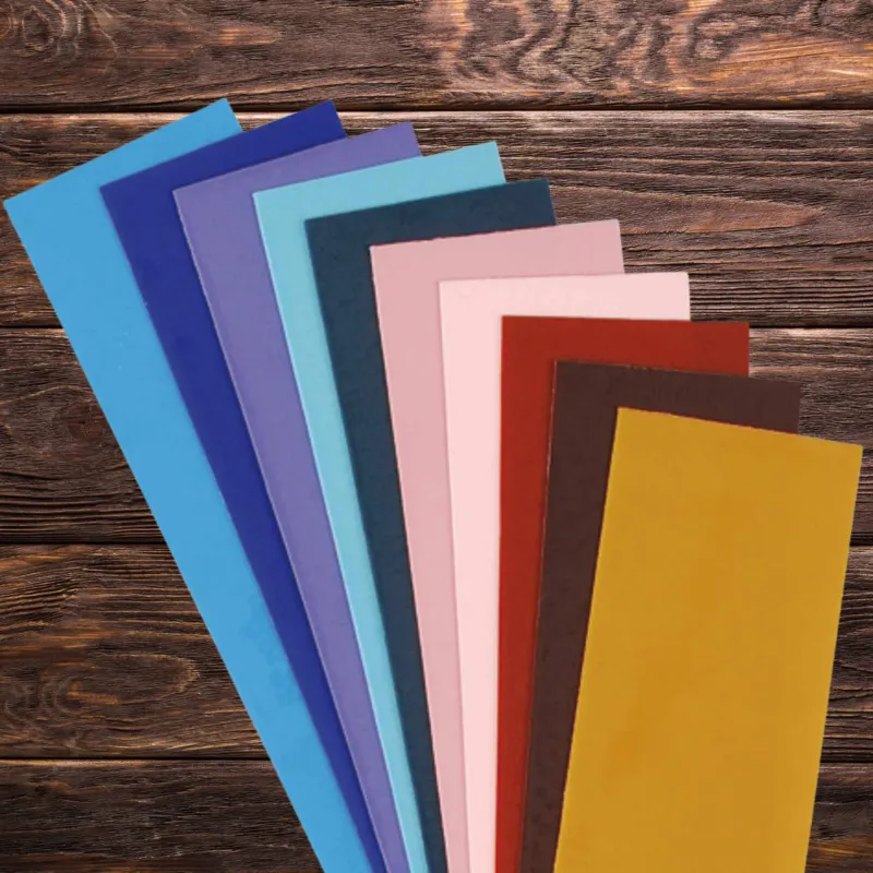 Zehn Wachsplatten der Nostalgie-Mischung in Blau, Violett, Rosa, Rot, Braun und Gold
