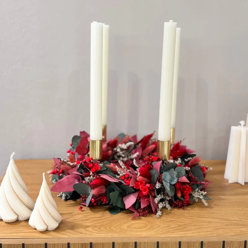 Adventskranz Eukalyptus Joy in Rot und Grün mit vier Kerzenhaltern