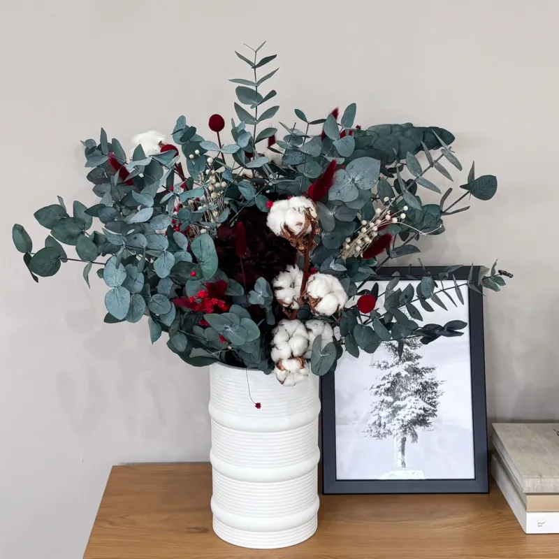 Winterlicher Trockenblumenstrauß Jingle Bells in Grün-Weiß, Gesamtansicht