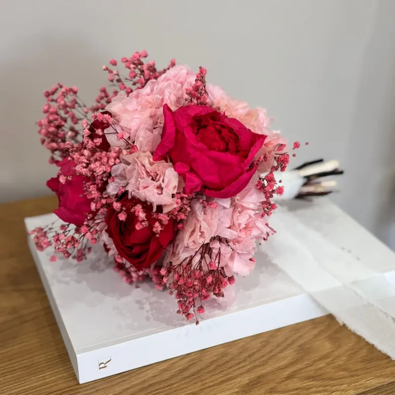 Brautstrauß Trockenblumen in Pink und Rosa, Frontansicht