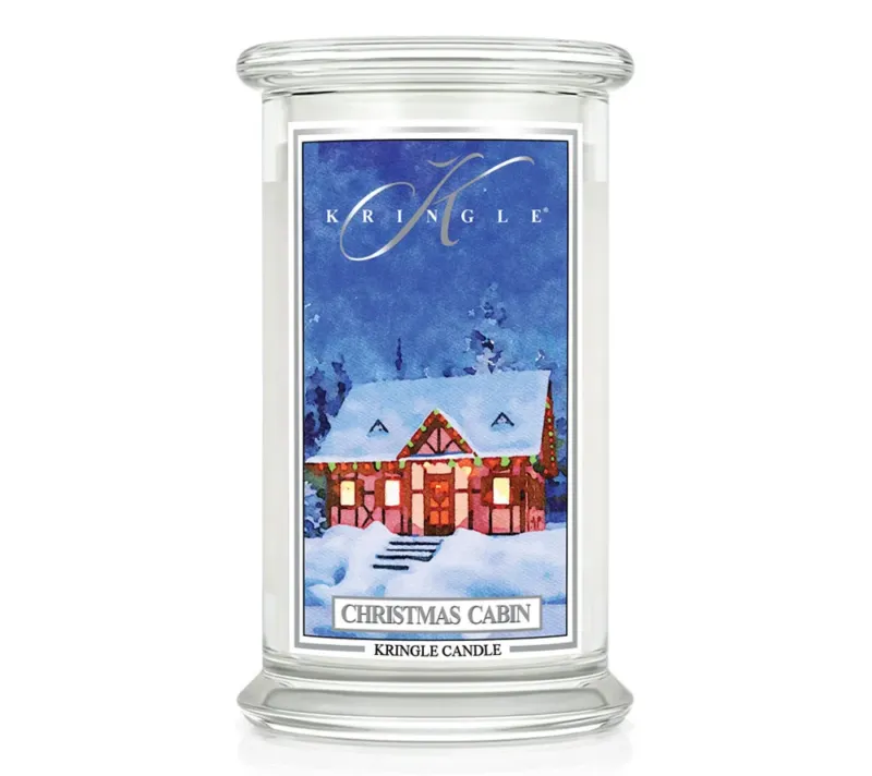 Christmas Cabin Duftkerze von Kringle Candle kaufen – würziger Weihnachtsduft mit Zimt, Nelken & Kiefer