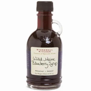 Blaubeer Sirup aus den USA ☆ Von Hand in Maine geerntet ☆ Bestehend aus mehr als 28 % Blaubeeren ☆ Perfekt für Pancakes & Waffeln! ☆ Jetzt bestellen!