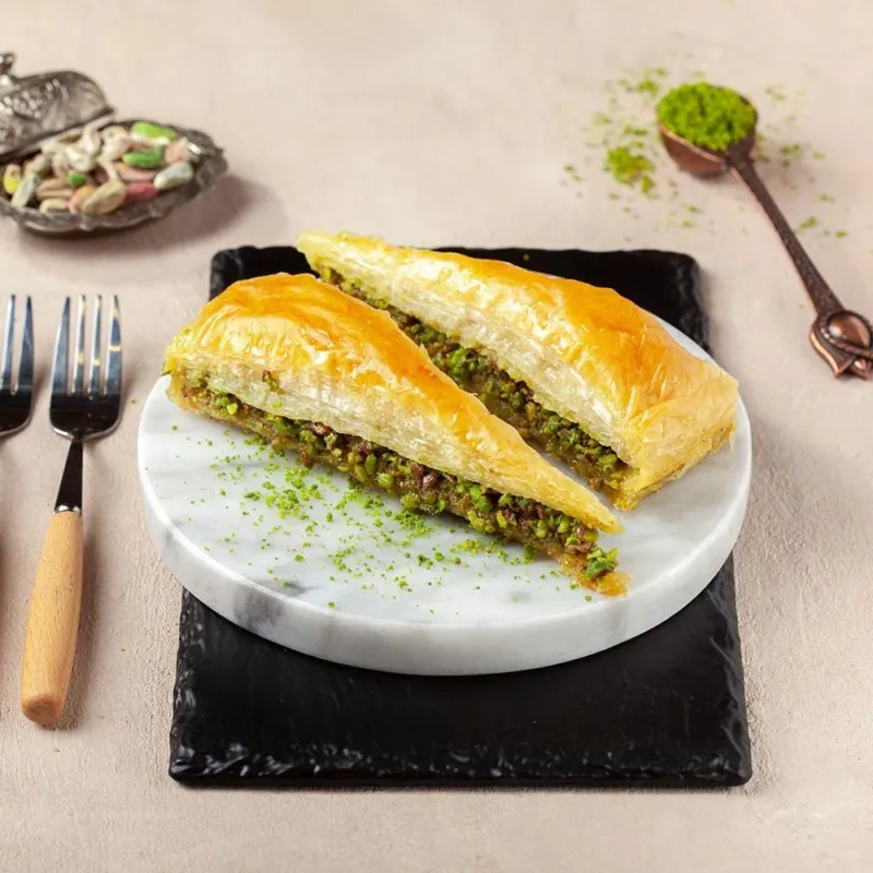 Çelebioğulları Carrot Slice Baklava - Traditional Gaziantep Baklava with Rich Flavor - Exporgin - Global Shopping Site