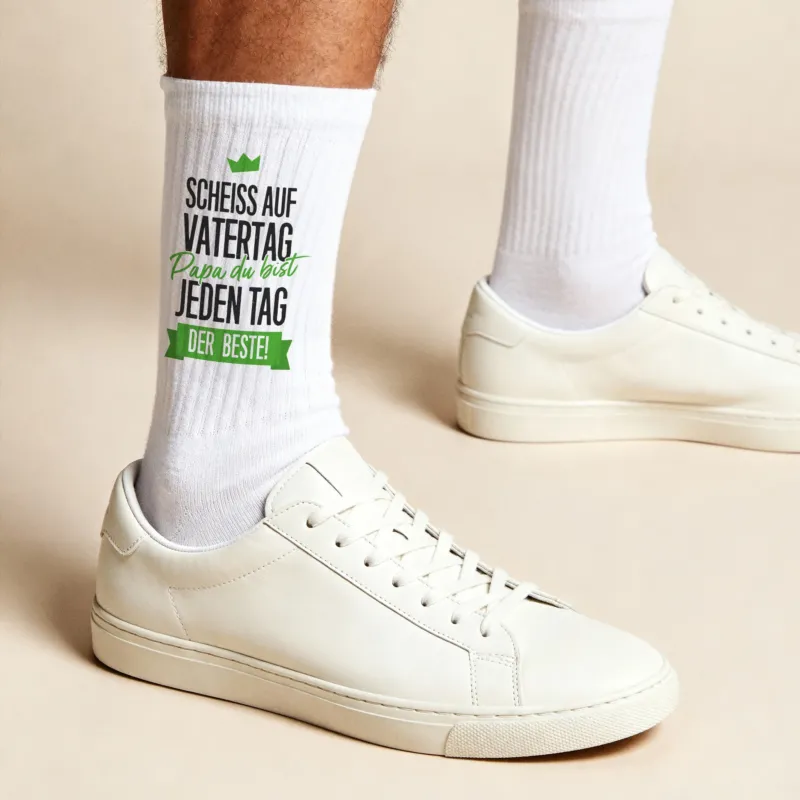 Socken für Papa mit Spruch - Papa du bist jeden Tag der Beste | Weiße Sportsocken als Vatertagsgeschenk – Bild 3
