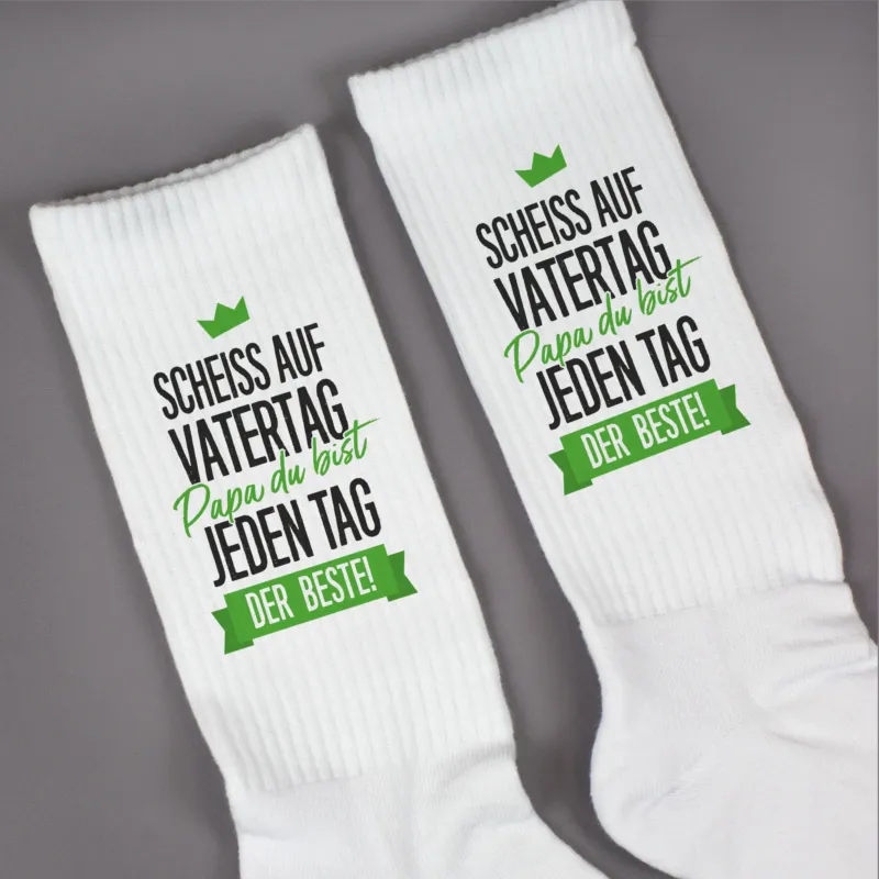 Socken für Papa mit Spruch - Papa du bist jeden Tag der Beste | Weiße Sportsocken als Vatertagsgeschenk – Bild 2