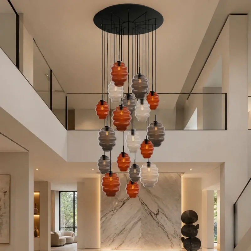 s.luce Echos Galerieleuchte 12-flammig Ø 80cm Baldachin Ø 18/25cm, Design-Pendelleuchte mit farbigen Glaspendeln