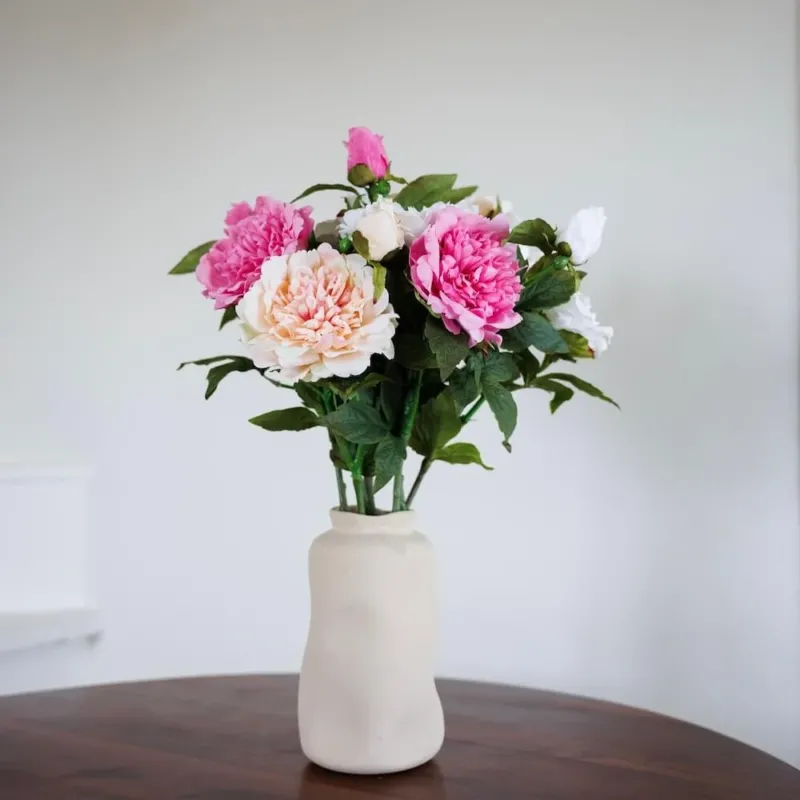 Bouquet de fleurs artificielles Pivoines, vue de face composition rose et blanc - Flowrette