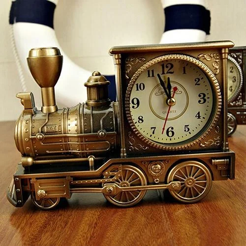 Tischuhr im Design einer Vintage-Lokomotive