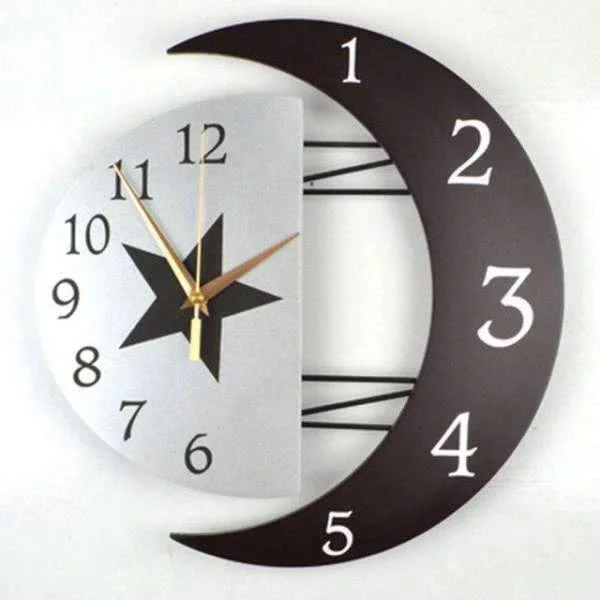 Moderne Wanduhr in Halbmond Form