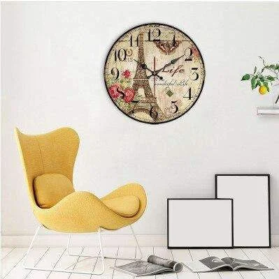 Romantische Wanduhr mit Paris Motiv