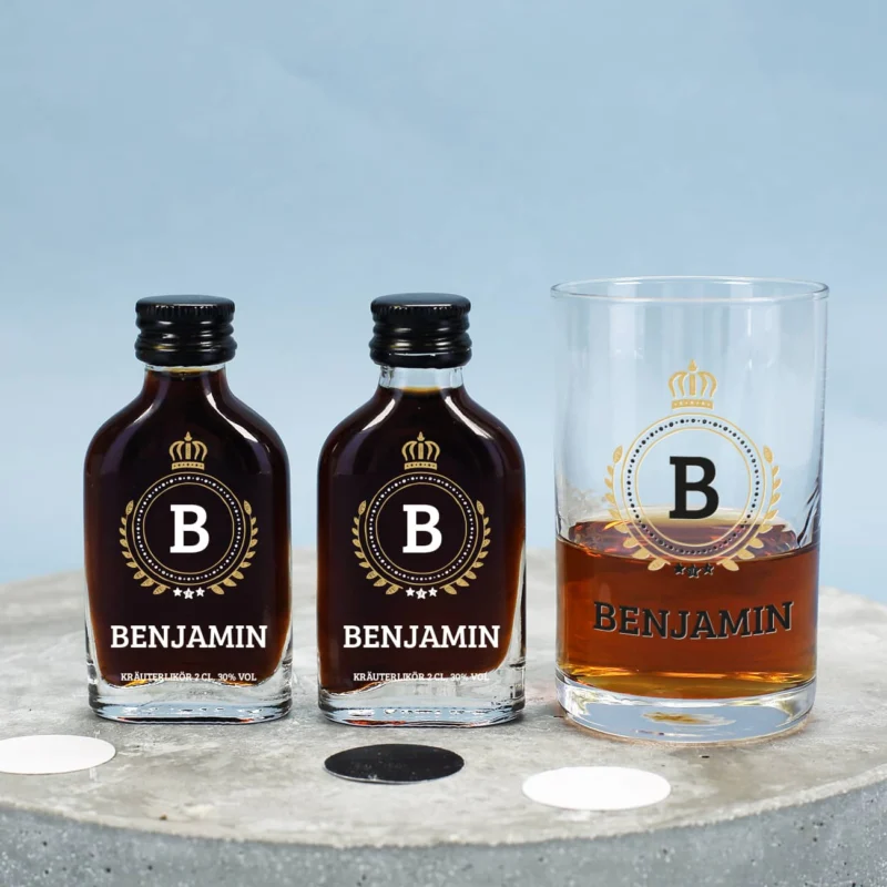 2 Kräuterliköre und Schnapsglas mit Monogramm und Name bedruckt