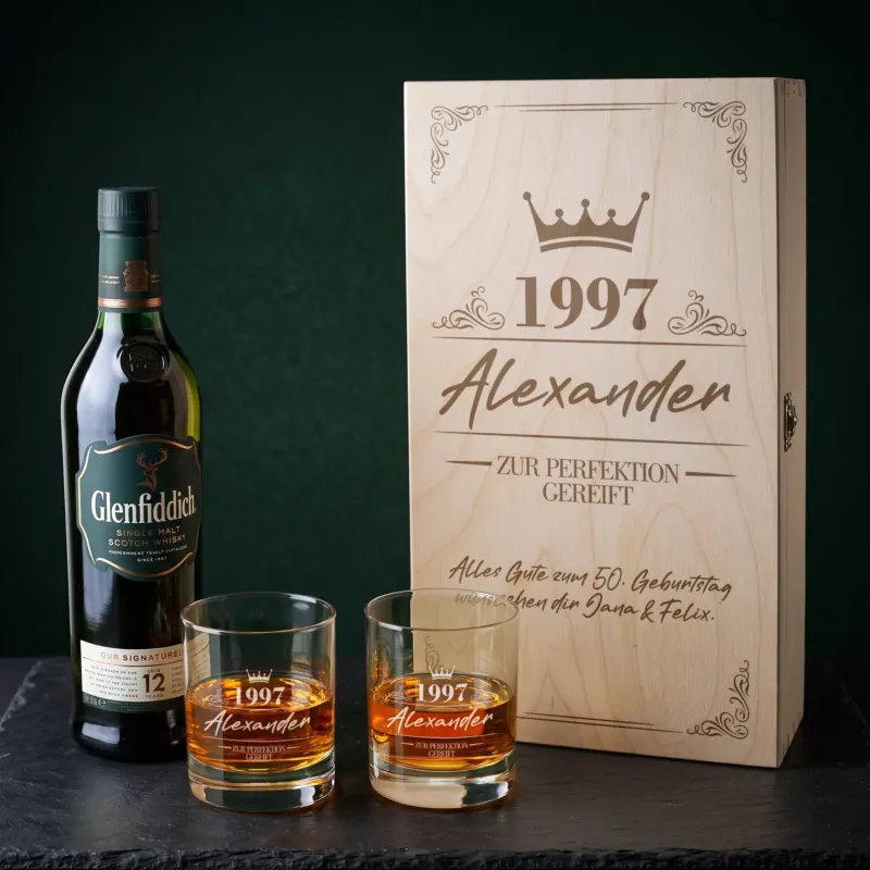 Glenfiddich Whisky Geschenkset mit personalisierter Holzkiste, Flasche und zwei gravierten Gläsern