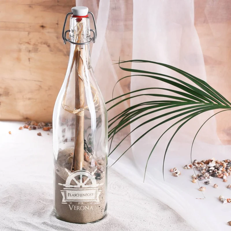 Flaschenpost mit gravierter Flasche