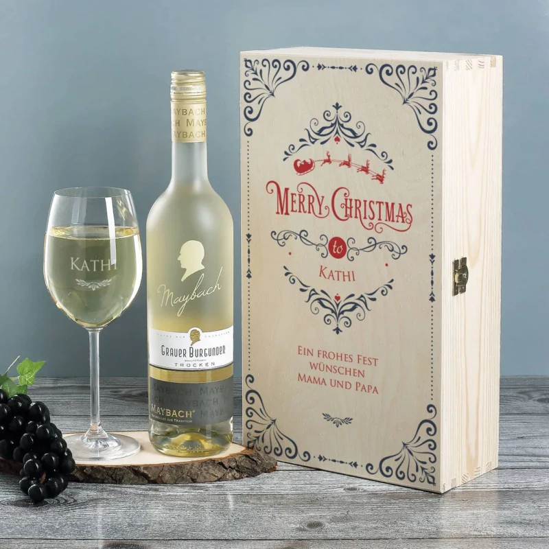 Weihnachtliche Holzbox mit Weinglas und Maybach Weißweinflasche