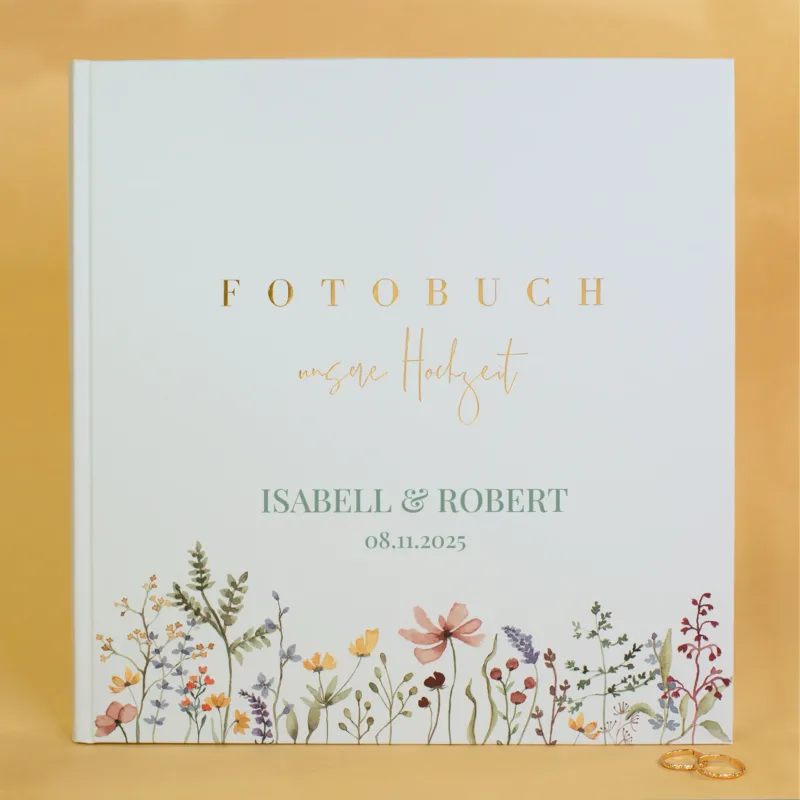 Fotoalbum zur Hochzeit mit Wildblumen-Design und Personalisierung, dekorativ fotografiert