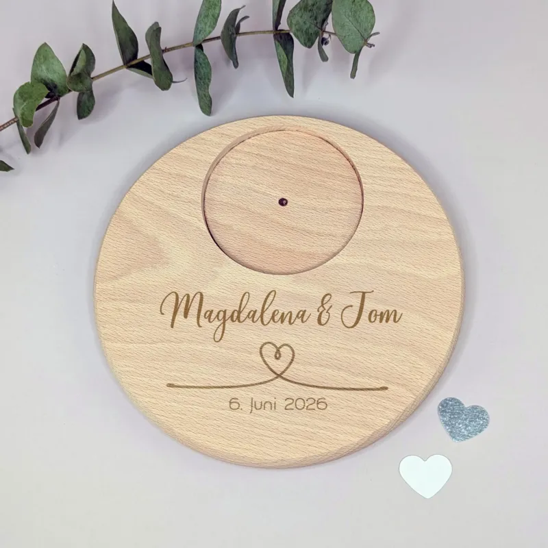 Personalisierter Kerzenuntersetzer aus Buchenholz mit Namen Magdalena und Tom