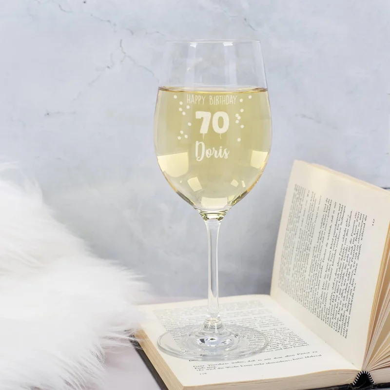 Happy Birthday 70 - graviertes Weinglas zum 70. Geburtstag mit Name – Bild 2