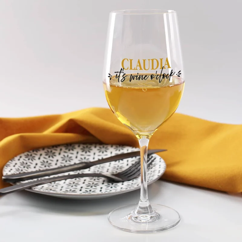 Bedrucktes Weinglas It's wine o'clock mit Name