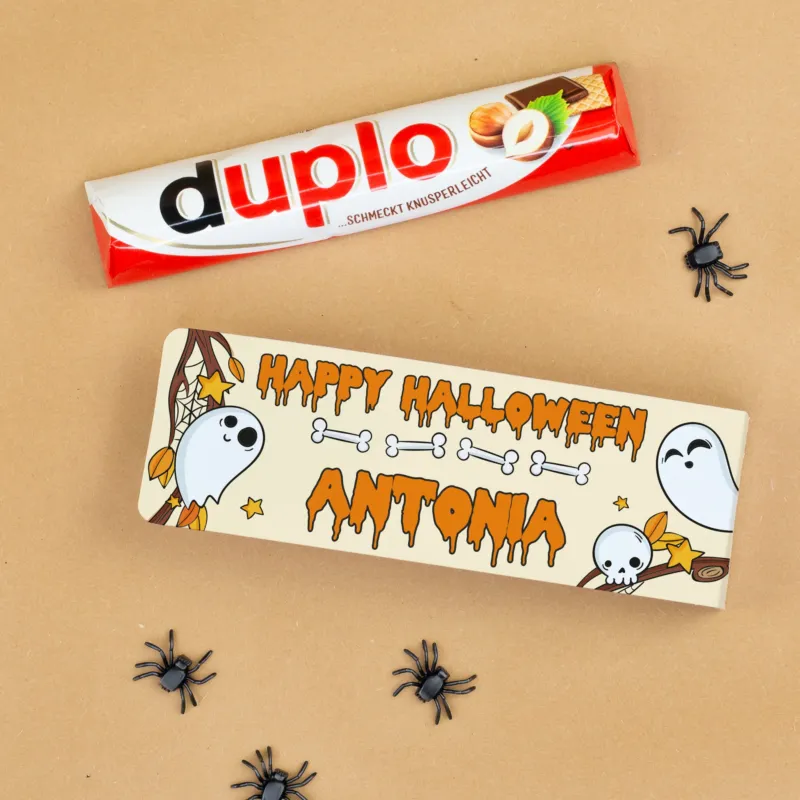 Duplo Riegel mit personalisierter Halloween-Verpackung Antonia, Geistermotiv und kleinen schwarzen Deko-Spinnen