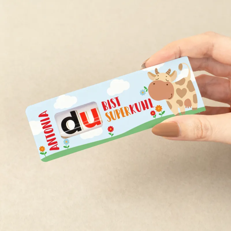 Personalisierter duplo Riegel wird in der Hand gehalten – Geschenk für Kinder