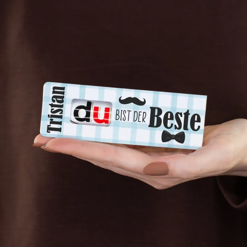 Personalisierter duplo Riegel wird in der Hand gehalten – Geschenk für Vatertag