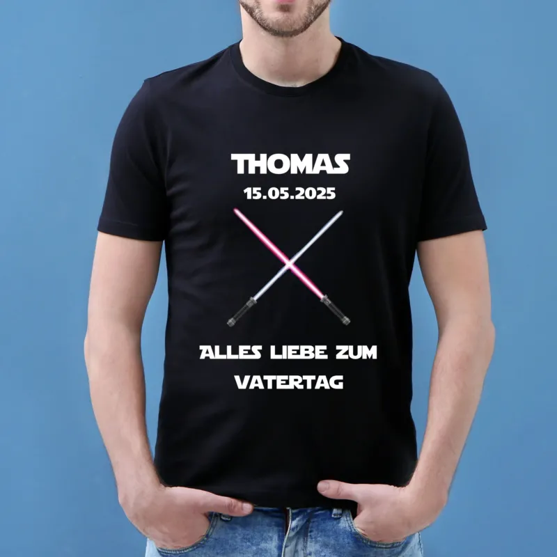 T-Shirt mit Lichtschwert-Motiv, personalisiert mit Name, Datum und Text „Alles Liebe zum Vatertag“